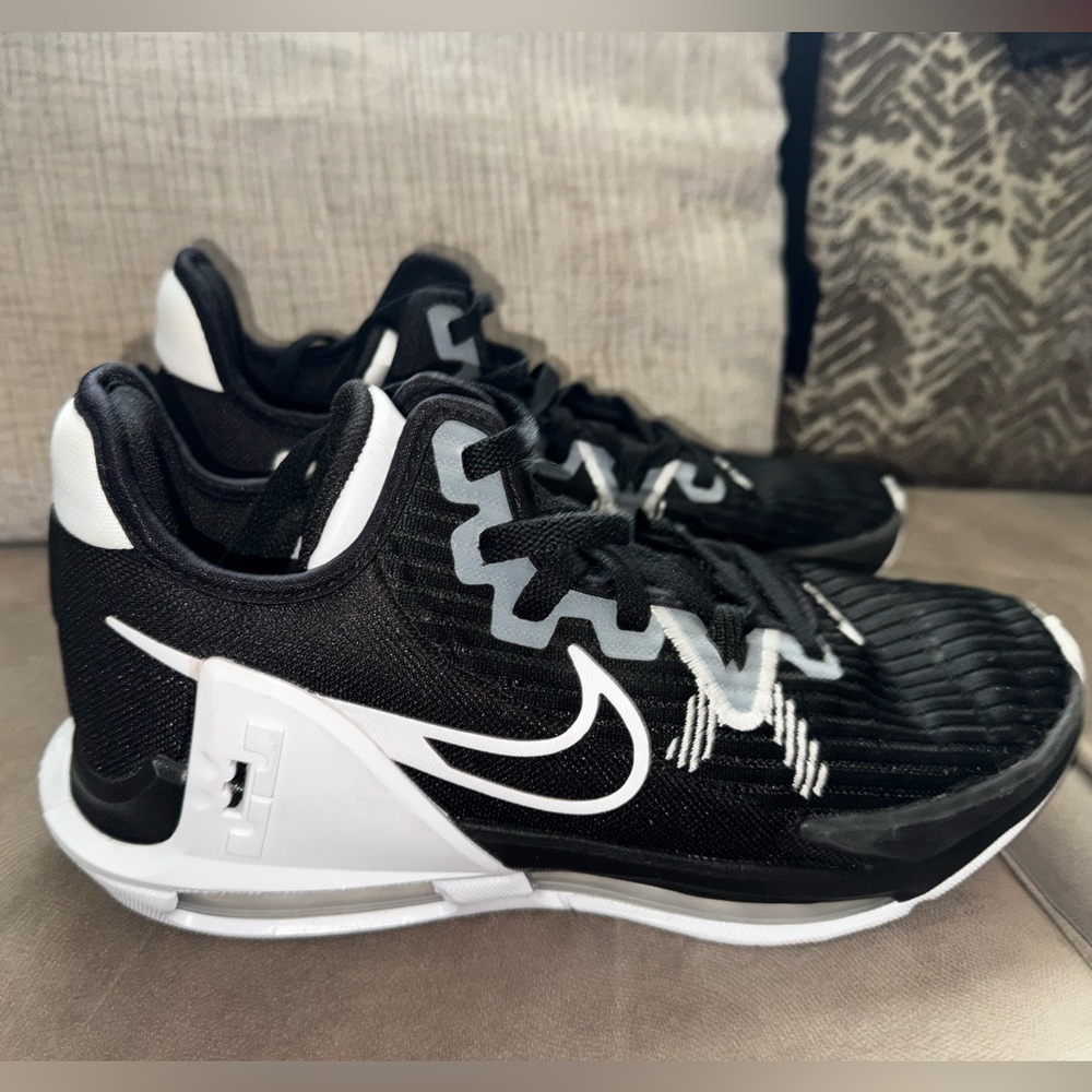 Nike LeBron Witness 6 TB
